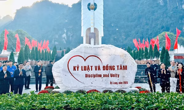 Khánh thành 6 phiến đá khắc các khẩu hiệu tuyên truyền về đặc trưng văn hoá, con người Hạ Long - Quảng Ninh
