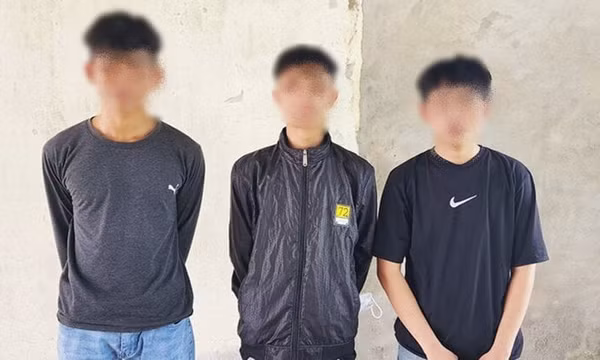 Bắt nhóm thanh thiếu niên mang súng ra quán cà phê giải quyết mâu thuẫn