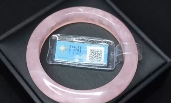 Bộ sưu tập vòng thạch anh hồng dẫn đầu xu hướng hiện nay