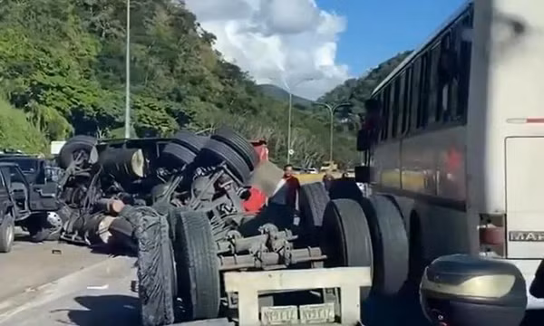 Đâm xe liên hoàn tại Venezuela, ít nhất 16 người thiệt mạng