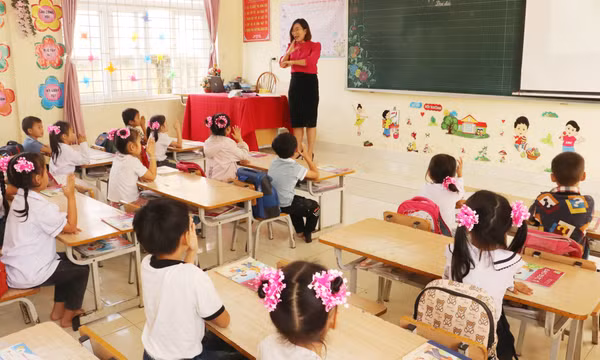 Tiếp thêm động lực cho CBCCVC-NLĐ vùng khó