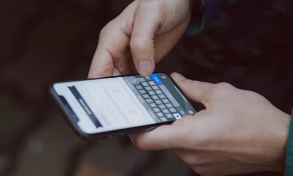 Kẽ hở khiến iPhone bị ghi thao tác bàn phím