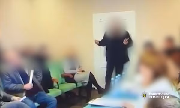 Ukraine: Một người đàn ông ném lựu đạn vào giữa cuộc họp, hàng chục người bị thương