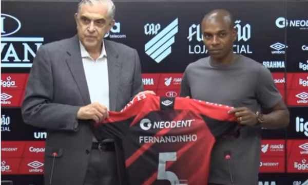 Rời Man City, Fernandinho gia nhập đội bóng mới