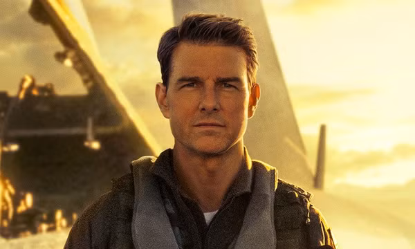 'Top Gun 2' đứng đầu phòng vé, cạnh tranh bộ phim được vỗ tay 12 phút
