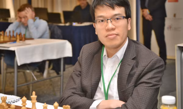 Quang Liêm tiếp tục dẫn đầu siêu giải Prague Masters