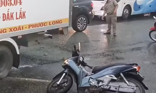 Hai cha con bị xe tải cán tử vong
