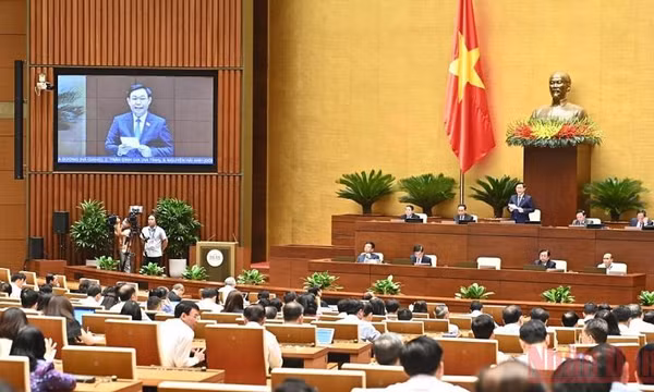 Bộ trưởng Lê Minh Hoan trả lời bao quát các vấn đề, gợi mở nhiều định hướng lớn