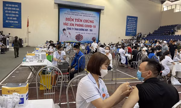 TKV: Đẩy nhanh tiến độ tiêm vắc-xin phòng Covid-19 mũi 4 cho công nhân