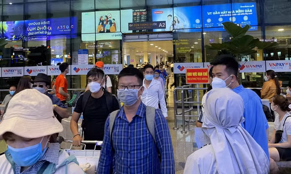 Doanh nghiệp du lịch 'gồng mình' giữ giá tour hè trước áp lực giá xăng