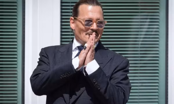 Johnny Depp thắng kiện Amber Heard