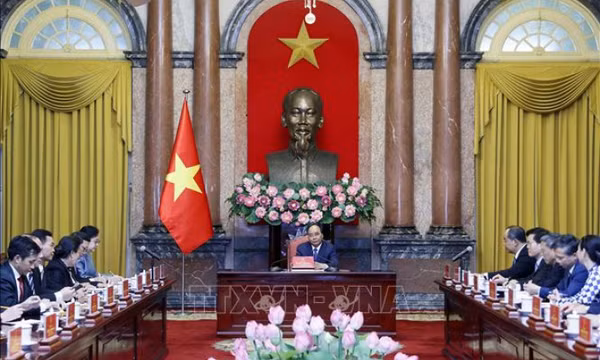 Chủ tịch nước Nguyễn Xuân Phúc tiếp Bộ trưởng, Chủ nhiệm Văn phòng Chủ tịch nước Lào