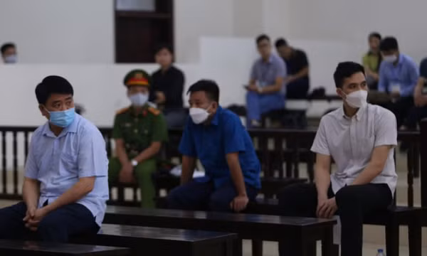 Chị gái ông Nguyễn Đức Chung nộp 10 tỷ đồng khắc phục hậu quả giúp em