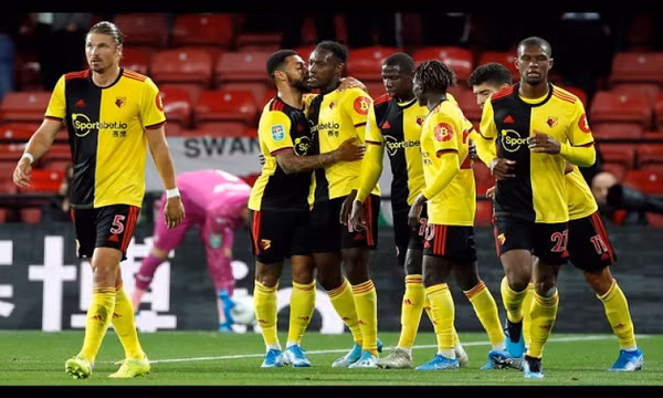 Đội bóng Premier League thải loại 27 cầu thủ sau khi rớt hạng
