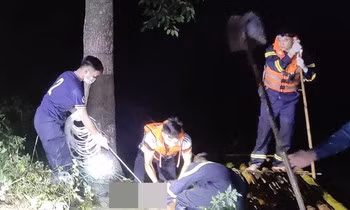 Quấn dây sắt vào chân để tập bơi, một học sinh đuối nước thương tâm
