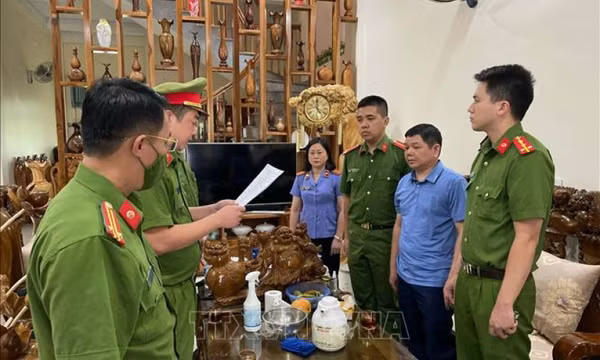 Bắt tạm giam Trưởng Khoa Dược, Bệnh viện Đa khoa tỉnh Sơn La