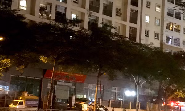 Người đàn ông tử vong trên hàng rào chung cư