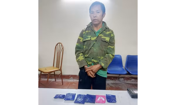 Ôm "hàng trắng" giữa trưa