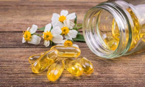 Vì sao uống một viên vitamin E trước khi ngủ giúp cơ thể lợi đủ đường?