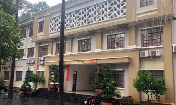 Để chiếm đất công, Trưởng phòng Tài nguyên môi trường bị bắt