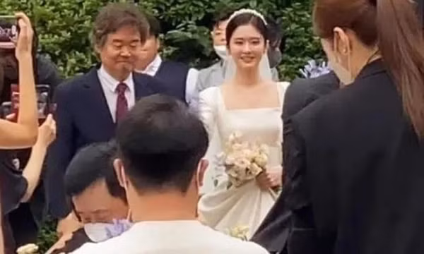 Hé lộ hình ảnh lễ cưới lãng mạn của Jang Na Ra