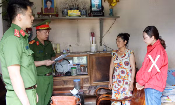 Lớp phó học tập biển thủ hơn 300 triệu đồng để đầu tư vào app trên mạng