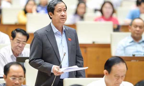 Bộ trưởng Nguyễn Kim Sơn giải trình về giá sách giáo khoa, tăng học phí