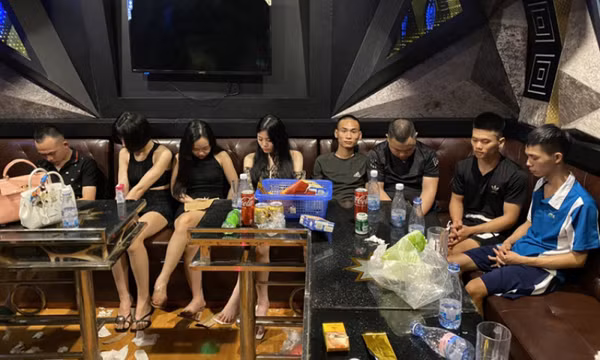 Phát hiện 26 đối tượng bay lắc trong quán karaoke