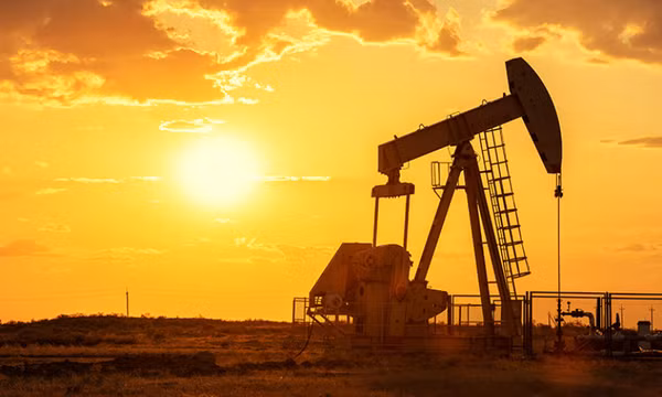 Giá dầu thô thế giới sẽ biến động ra sao sau cuộc họp của OPEC+ ?