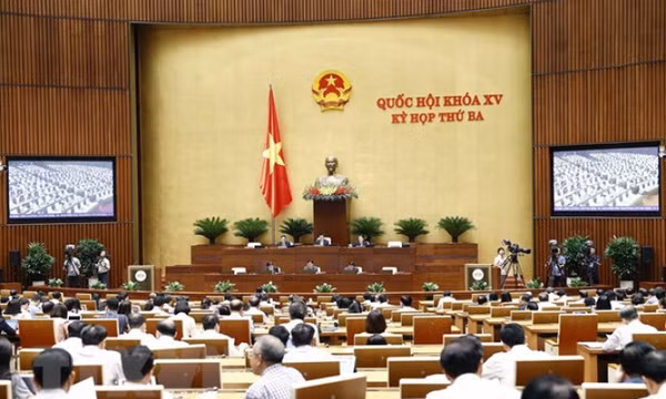 Quốc hội thảo luận về dân chủ cơ sở và phòng, chống bạo lực gia đình