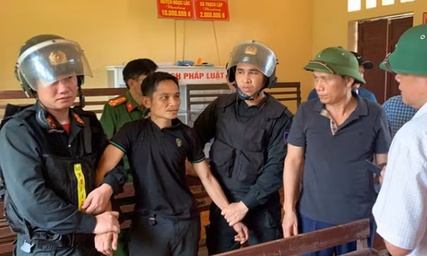 Thanh Hóa: Bắt đối tượng giết hàng xóm rồi lẩn trốn trong rừng