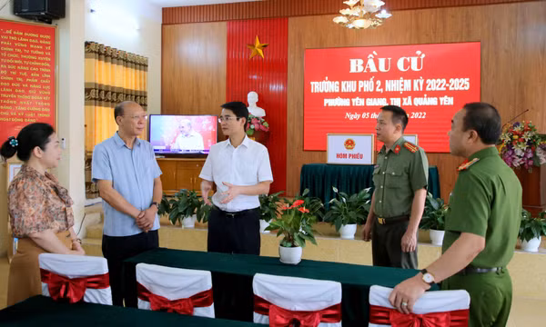 Phó Chủ tịch UBND tỉnh Phạm Văn Thành kiểm tra công tác chuẩn bị bầu cử tại TX Quảng Yên