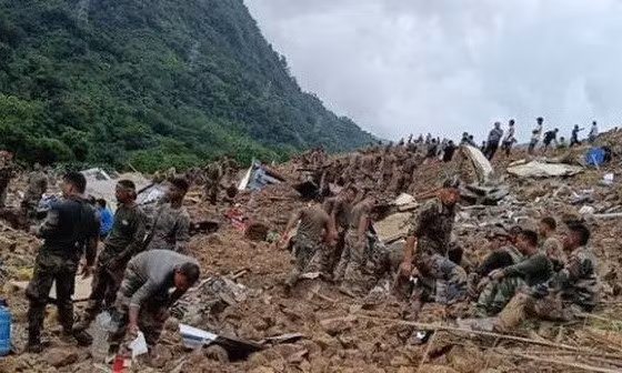 Lở đất nghiêm trọng vùi lấp hơn 60 người tại Ấn Độ