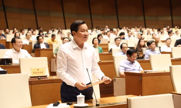 Phó Thủ tướng giải trình về giá sách giáo khoa, xăng dầu; thị trường chứng khoán, bất động sản