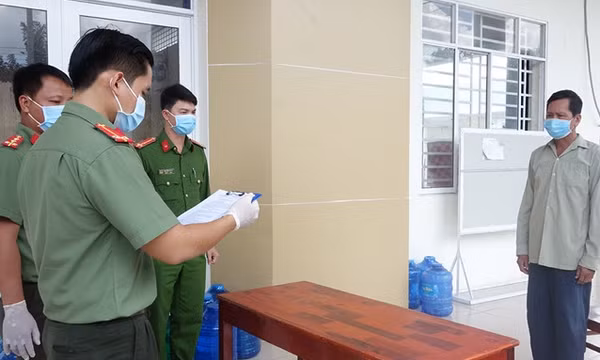 Nhận 15 triệu đồng đưa một gia đình sang Campuchia dự đám tang