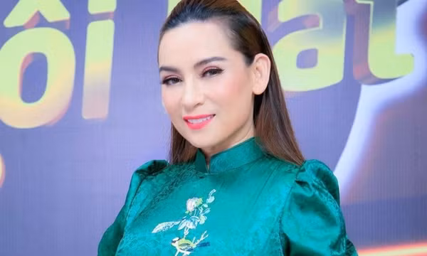Ca sĩ Phi Nhung và những ngày "sóng gió"
