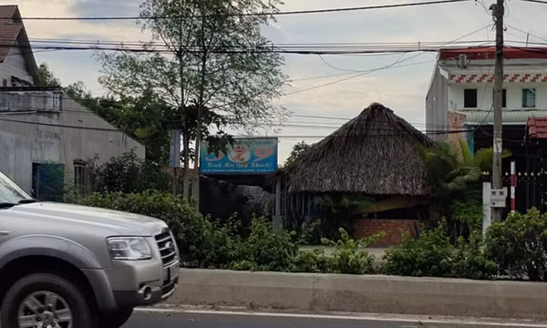 Quán cafe cho nhân viên massage kích dục rồi chia đôi tiền