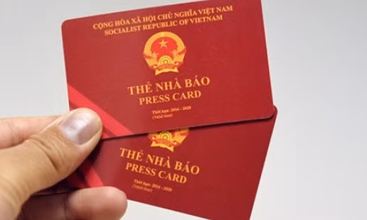 Giả danh phóng viên thuê xe tự lái, làm giả giấy tờ rồi đem bán