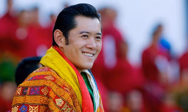 Nhà vua Bhutan băng rừng xuyên núi 14 tháng, vi hành chống dịch Covid-19