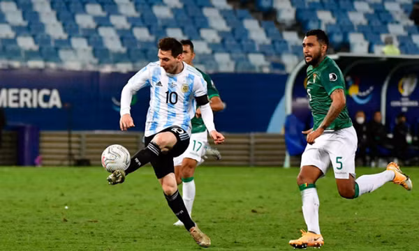Kết quả Bolivia 1-4 Argentina: Siêu nhân Messi giúp Argentina giành ngôi đầu