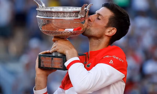 Djokovic lên ngôi Roland Garros sau màn ngược dòng ngoạn mục