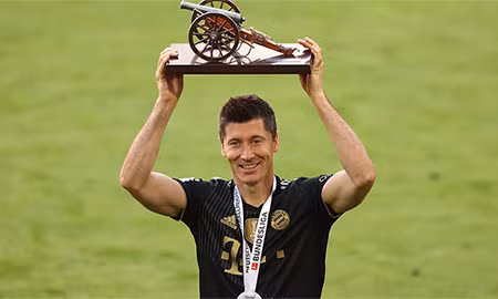 Lewandowski đánh bại Haaland, ẵm thêm 1 giải thưởng cá nhân