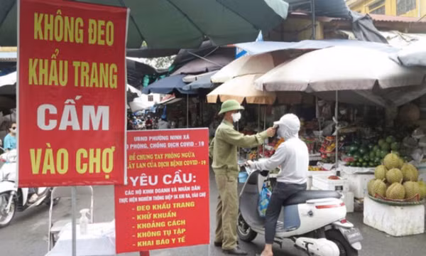 Bộ Công Thương kiến nghị ưu tiên tiêm vaccine COVID-19 cho người bán hàng ngoài chợ