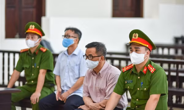 Đại án BIDV: Bác đơn xin giữ lại bất động sản, chờ bắt con trai ông Trần Bắc Hà