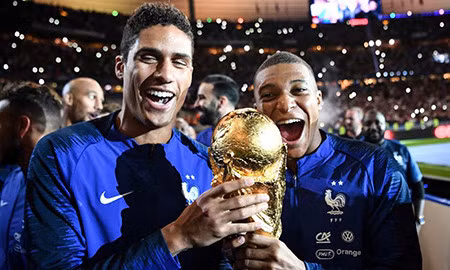 Real sẵn sàng để Varane tới MU vì Mbappe