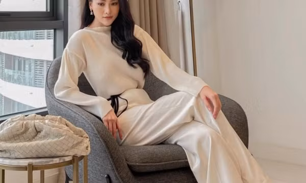 Sao chưng diện khi ở nhà thời dịch