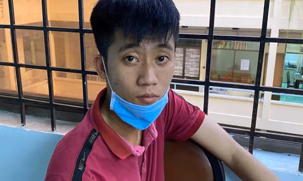 Thanh niên gắn camera quay lén các cặp ân ái trong khách sạn để tống tiền