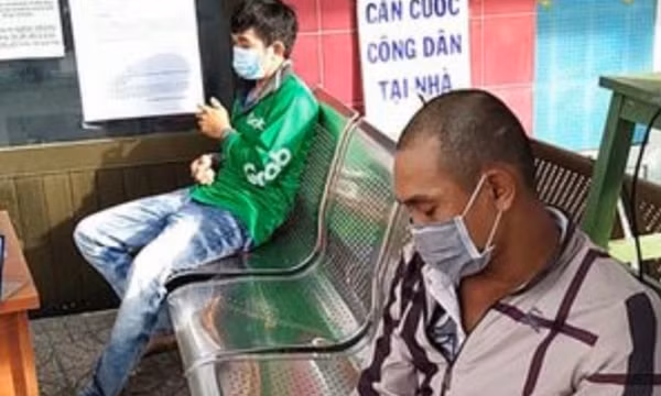 Chốt phòng chống dịch COVID-19 khống chế 2 tên cướp điện thoại