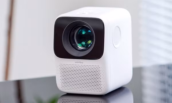Loạt máy chiếu mini giá 2 triệu đồng để xem bóng đá