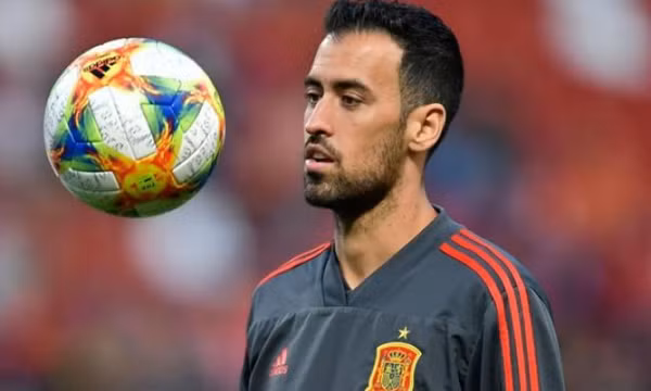 Mắc COVID-19, thủ quân Sergio Busquets rời đội tuyển Tây Ban Nha